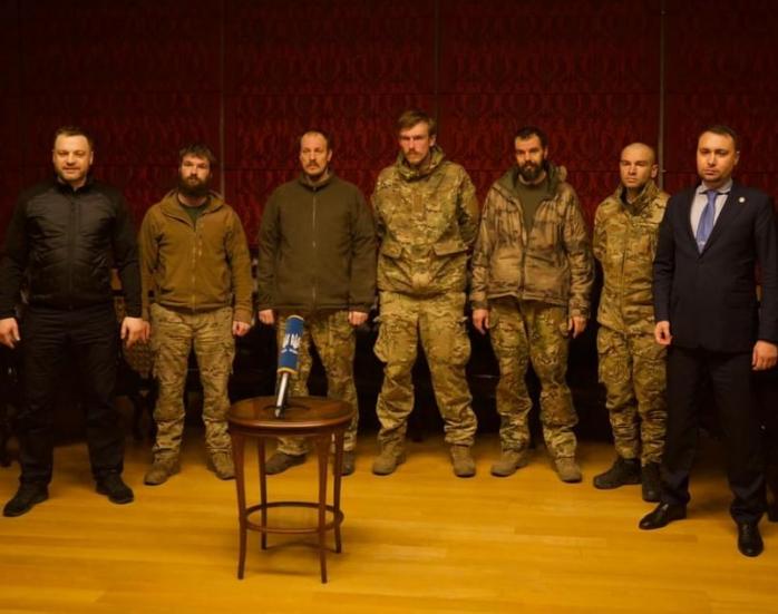 Зеленський повідомив, що в Україну з Туреччини повертаються командири, які обороняли "Азовсталь" 