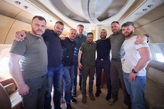 Кремль скулит о нарушении соглашений из-за возвращения командиров "Азова" в Украину