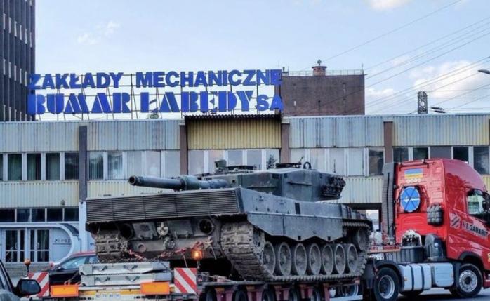 В Польше открыли завод по ремонту танков Leopard. Фото: Маріуш Блащак