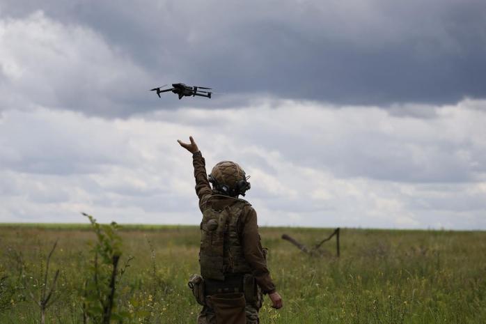 В Україні розробляють дрони, які вміють переслідувати ціль після втрати звʼязку з оператором
