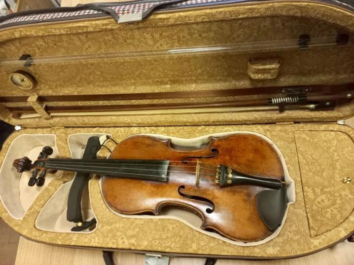  Пограничники предотвратили вывоз за границу 300-летней скрипки Страдивари
