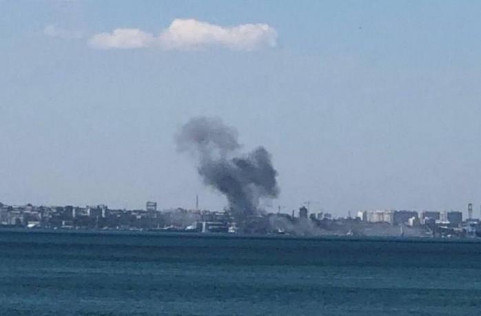 Российские террористы ударили "Калибрами" по порту в Одесской области во время грозы