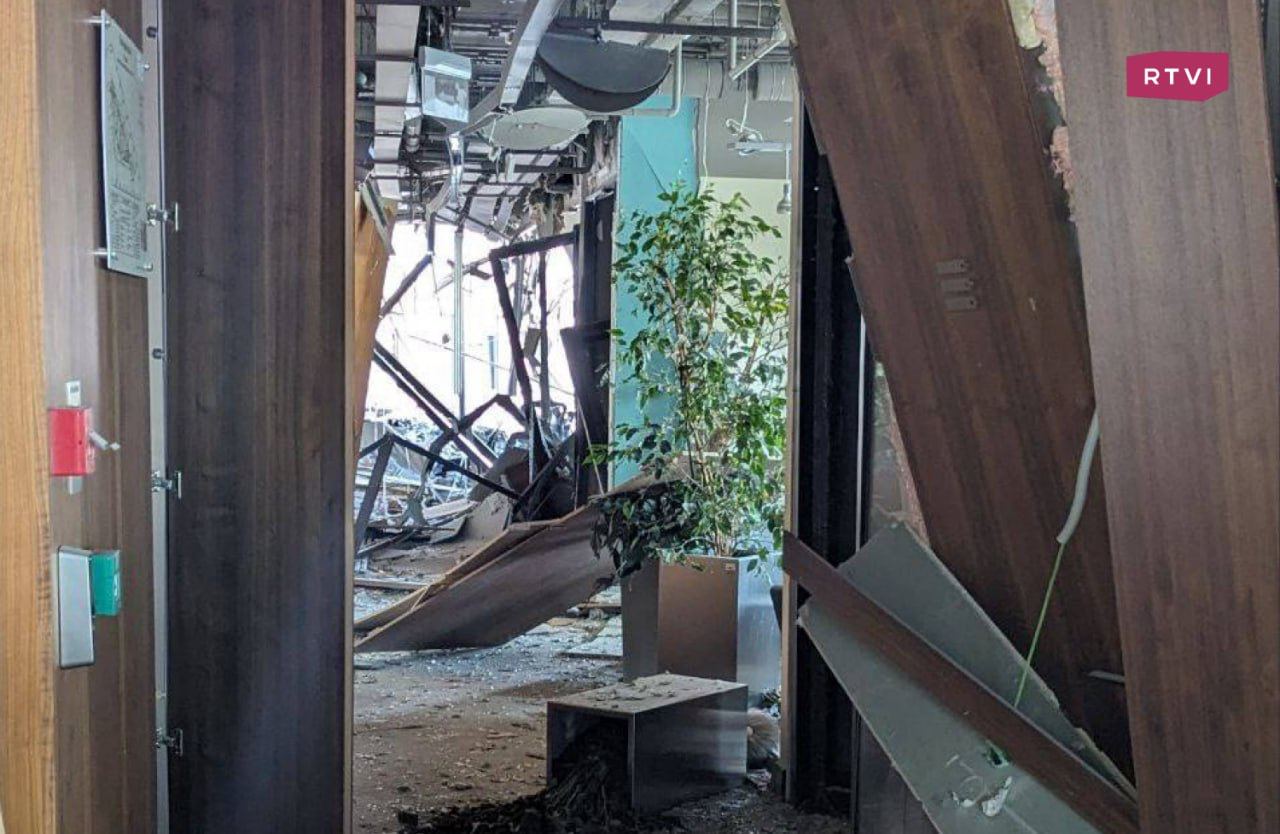 Зруйнований офіс мінцифри рф в Москва-сіті після нічної атаки БПЛА. Фото: RTVI
