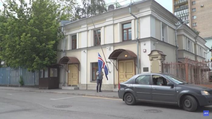 Ісландія першою з країн Європи закрила посольство в Москві