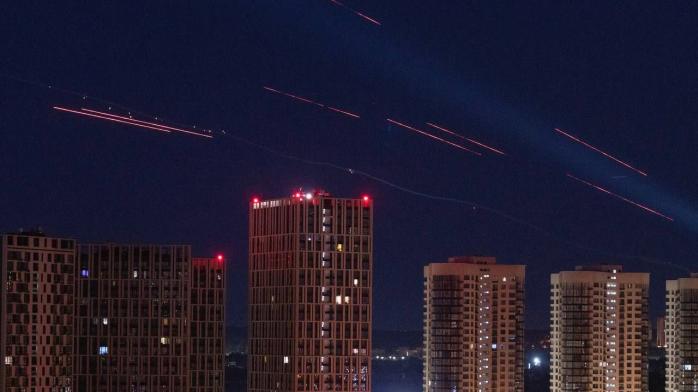 Рятувальники показали наслідки нічного обстрілу Києва дронами