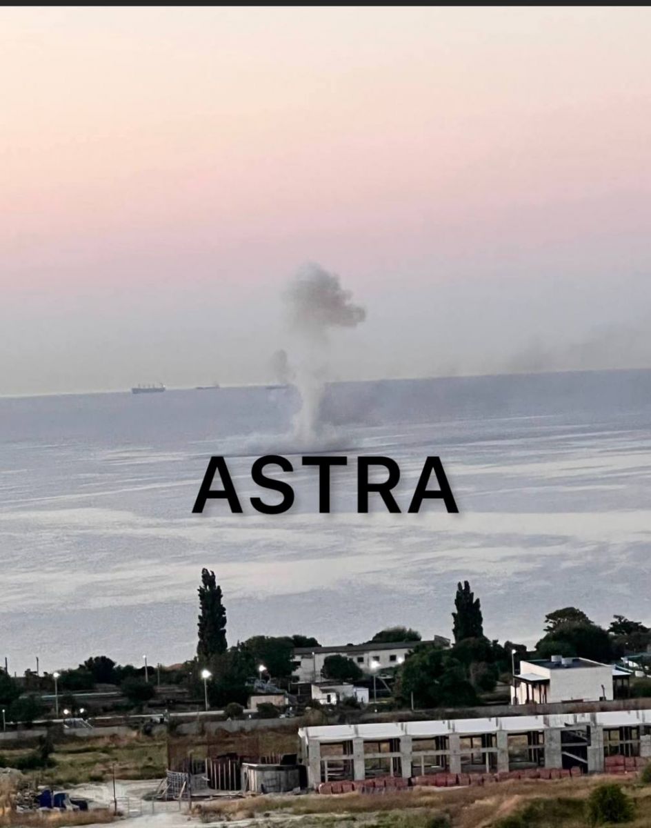 Морські дрони атакували базу вмф росії в новоросійську. Фото: Telegram-канал ASTRA