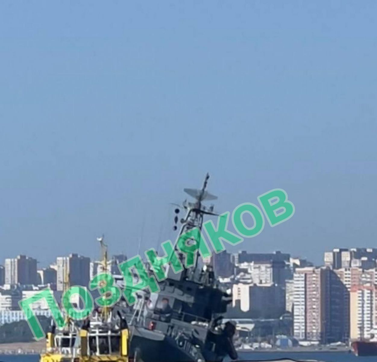 Надводні дрони уразили десантний корабель рф. Фото: Соцмережі
