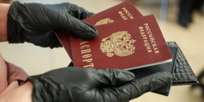 Таксистів окупованого Запоріжжя примушують до отримання російських паспортів, фото: ТАСС