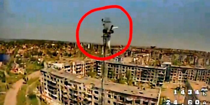 Удар дроном по розвідувальній станції росіян у Бахмуті, скріншот відео