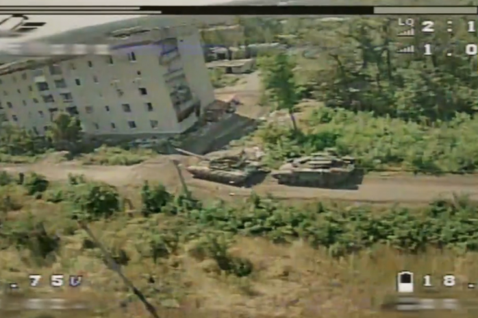 Судний день "Термінатора" - дрони підбили БМПТ і танк, який його буксирував 
