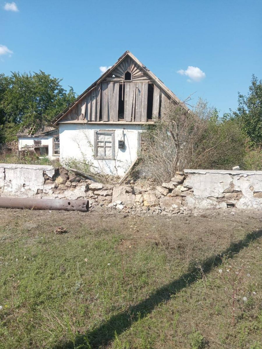 Наслідки обстрілів на Херсонщині. Фото: ОВА, МВС
