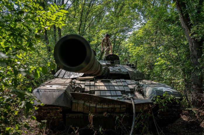 росія стягує сили на Бахмутський напрямок з півночі та півдня України 