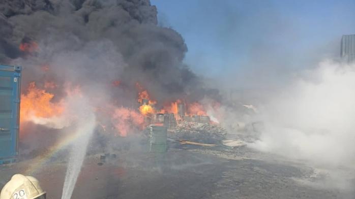 В порту Новороссийска вспыхнул мощный пожар. Фото:
