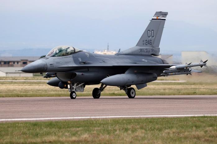Украине передадут истребители F-16 после завершения обучения пилотов