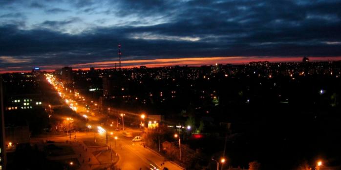 У центрі Чернігова всю ніч працюватиме вуличне освітлення, фото: «Високий вал»