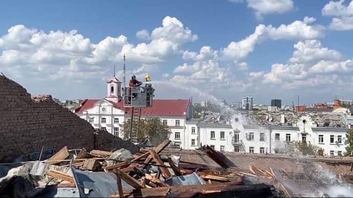 СБУ показала ракету, якою росіяни вдарили по драмтеатру в Чернігові