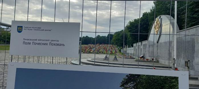 Кабмин третий раз сменил место военного мемориального кладбища вблизи Киева
