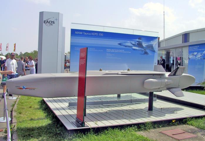 Ракета Taurus KEPD 350 на Міжнародній Аерокосмічній Виставці в Берліні (ILA 2002), фото - Вікіпедія