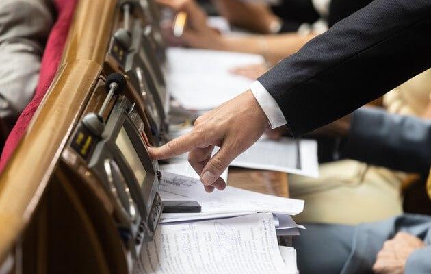  Парламент вернул отчетность партий за использованные бюджетные деньги