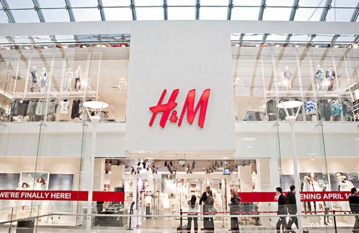 Мережа H&M оголосила дату відновлення роботи в Україні