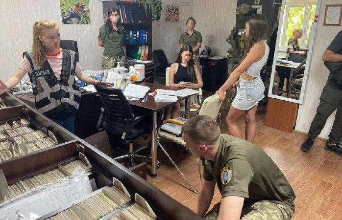 Працівник ВЛК Одеси за 10 тис. доларів підробляв документи призовників — ВЛК Одеси