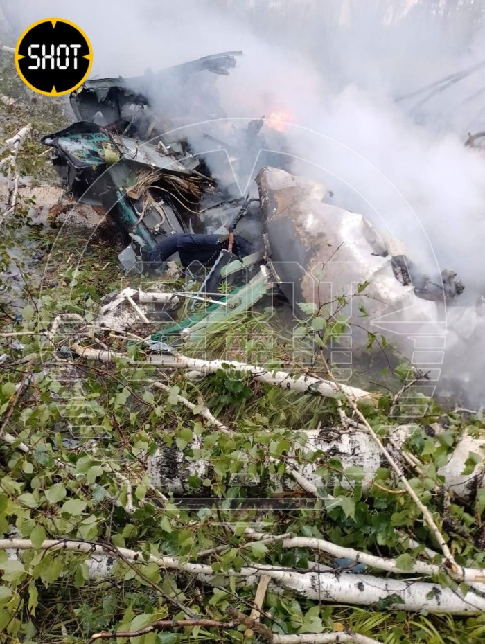 Наслідки падіння вертольота «Мі-8» у росії, фото: Shot