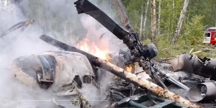 Последствия падения вертолета «Ми-8» в России, фото: Shot