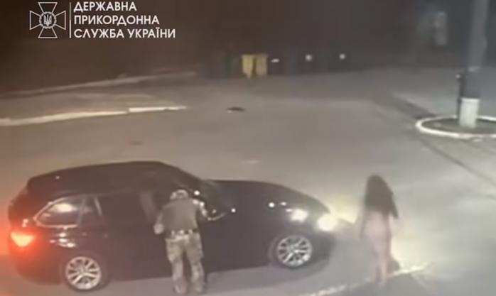 Гражданка Чехии пыталась вывезти мужчину из Украины в тайнике для шины 