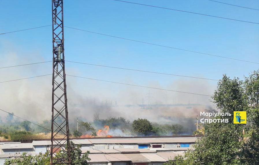 Партизани підпалили базу окупантів в Маріуполі. Фото: Маріупольський спротив