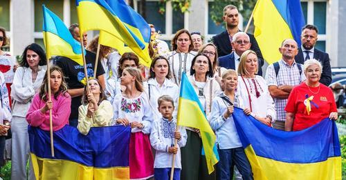 Українських чоловіків за кордоном стає все більше — дослідження про біженців