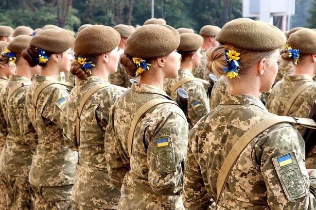  Для части женщин на военном учете ограничат выезд из Украины