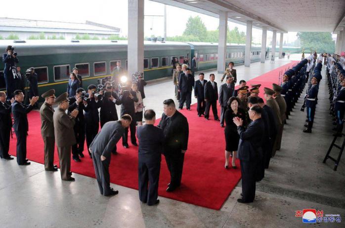 Ким Чен Ын прибыл на бронепоезде в россию на встречу с путиным 