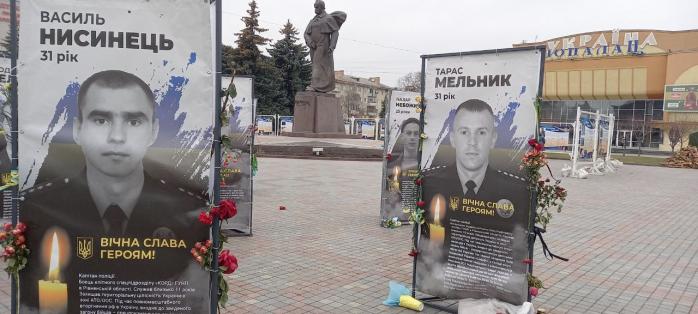 В Ровно нашли 21-летнего водителя, который "дрифтовал" в центре города перед фото павших бойцов 