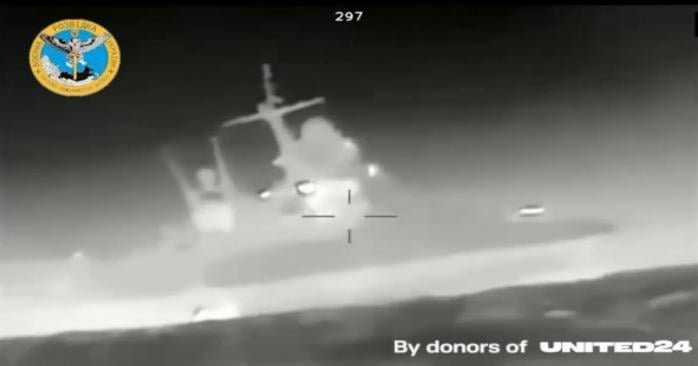 Момент атаки по российскому кораблю, скриншот видео