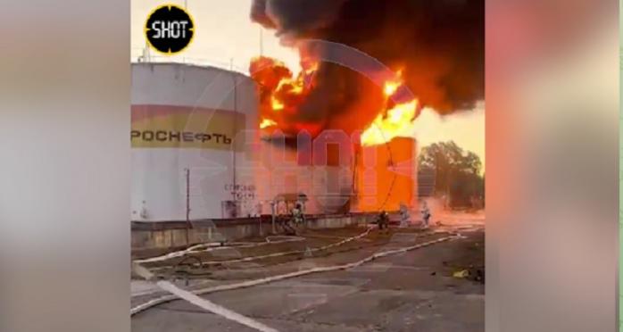 Пожар в Сочи – горит резервуар с топливом близ нефтебазы и аэропорта
