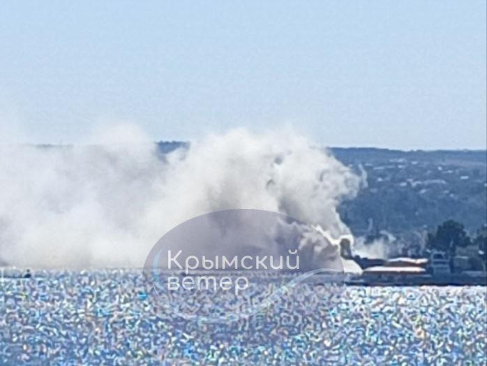 Звуки взрывов слышны близ Севастополя, россияне закрыли Керченский мост