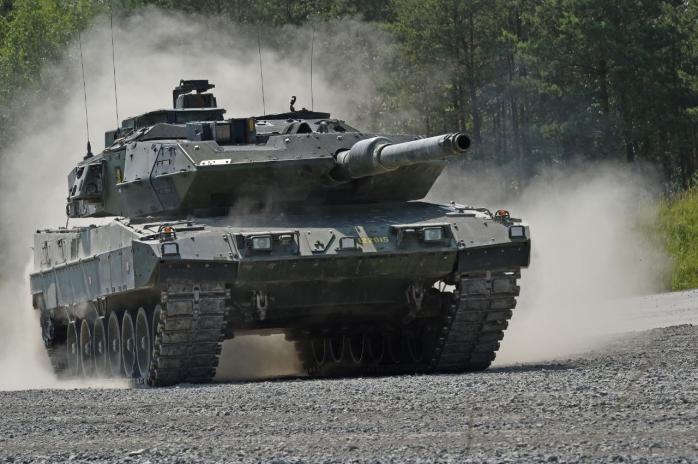 Швеция передала Украине 10 танков Stridsvagn 122