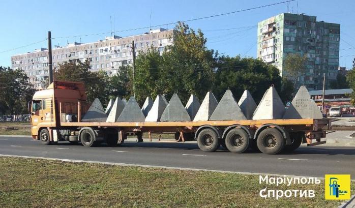 Армия РФ свозит под Мариуполь «зубы дракона» для обороны дороги на Крым