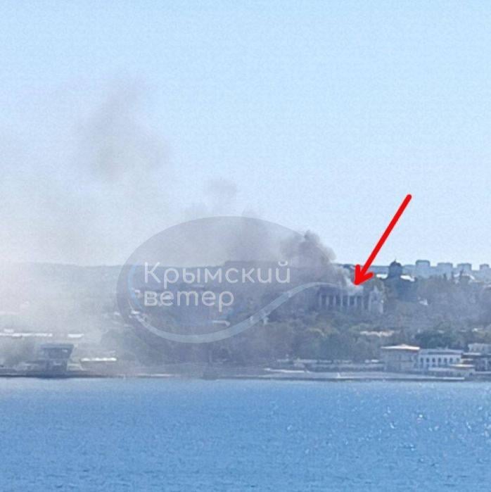 Удар по штабу Черноморского флота РФ - появились первые фото и видео разрушений