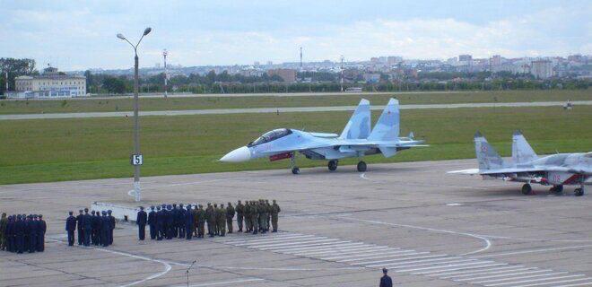 В украинской военной разведке сообщили подробности удара беспилотников по аэродрому Халино в Курской области