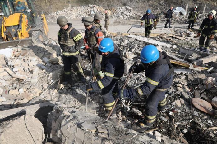 Обстрел Харькова: из-под завалов жилого дома извлекли тело ребенка