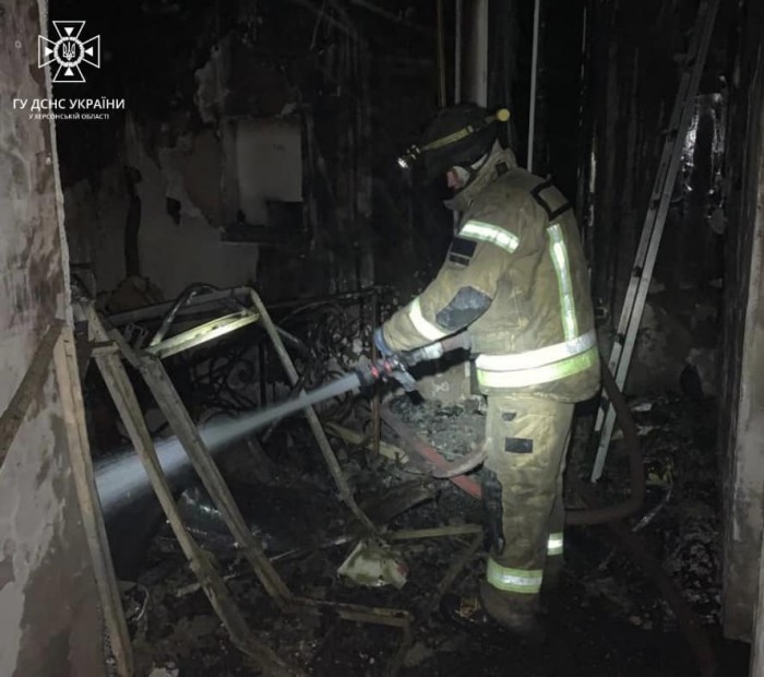 Наслідки російського обстрілу Херсона, фото: ДСНС