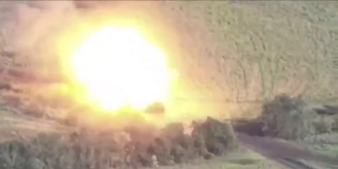 Знищення російської бронетехніки, скріншот відео