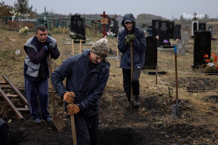 На сельском кладбище в Грозе появилось несколько десятков новых могил