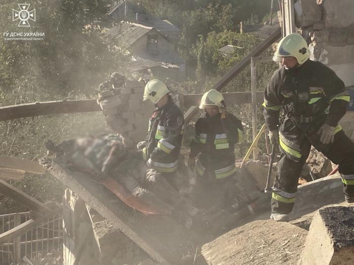 Російські воєнні злочинці обстріляли гімназію Нікополя - багато жертв