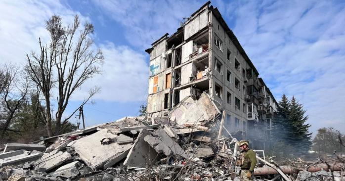 Последствия прилета бомбы на дом в Авдеевке Фото: МВД