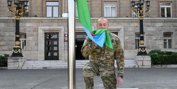 Ильхам Алиев поднял флаг в Нагорном Карабахе, фото: пресс-служба президента Азербайджана