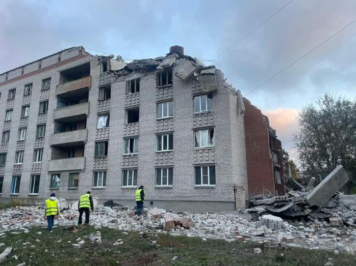 Враг обстрелял общежитие колледжа в Славянске. Фото: