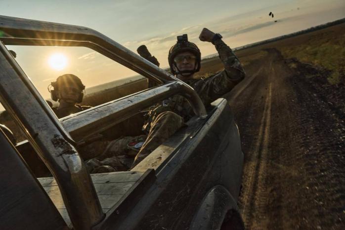 Російські танки палають під Бахмутом після зустрічі з дронами-камікадзе 