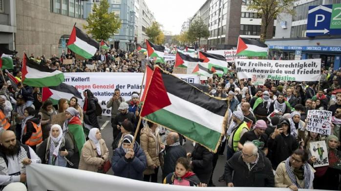 Палестинка поскаржилася на бідність у Газі в аксесуарах від Rolex, Chanel та Hermès